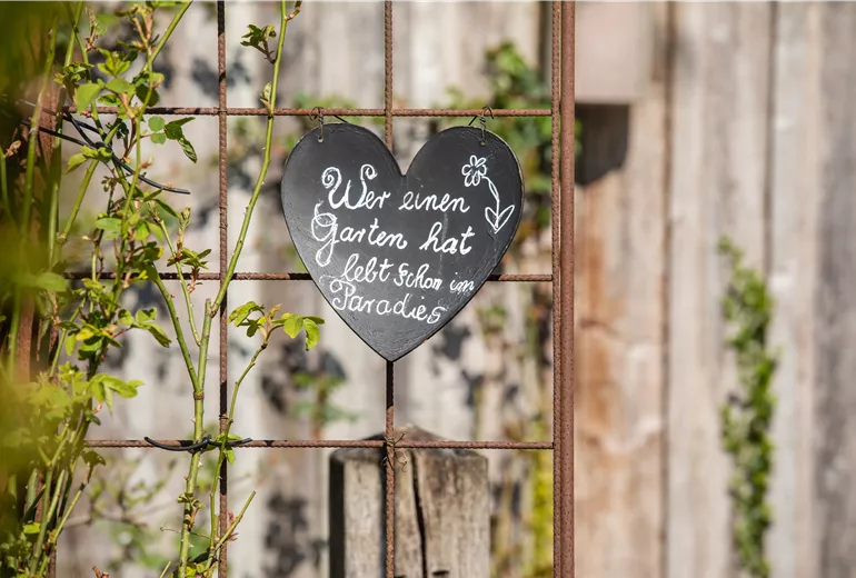 Gartenambiente - Schild mit Schrift  Gartenambiente - Schild mit Schrift
