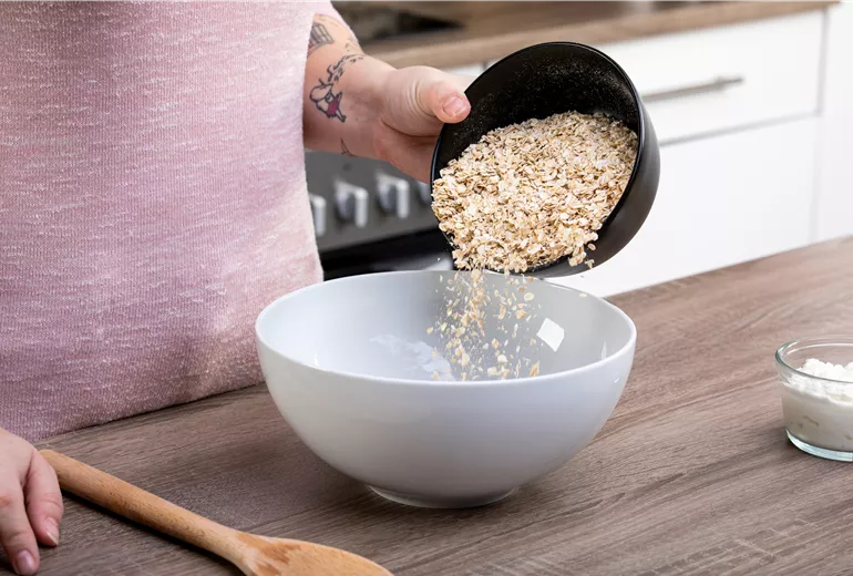 Hundesnacks - Haferflocken einfüllen Hundesnacks - Haferflocken einfüllen