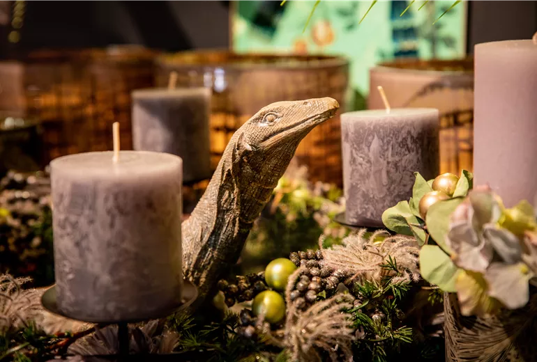 Weihnachtsdeko - Adventsgesteck mit Figur Weihnachtsdeko - Adventsgesteck mit Figur